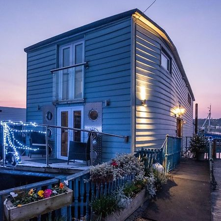 Houseboat Harbourside View Bed & Breakfast Newport  Bagian luar foto