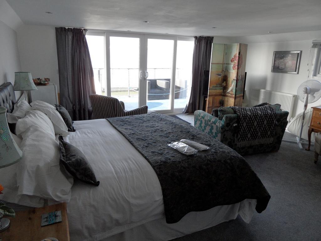 Houseboat Harbourside View Bed & Breakfast Newport  Bagian luar foto