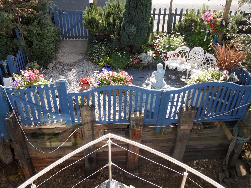Houseboat Harbourside View Bed & Breakfast Newport  Ruang foto