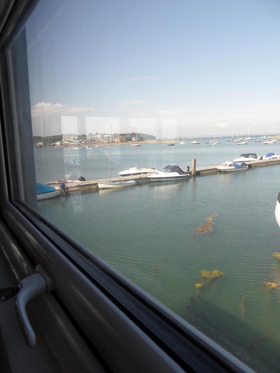 Houseboat Harbourside View Bed & Breakfast Newport  Ruang foto