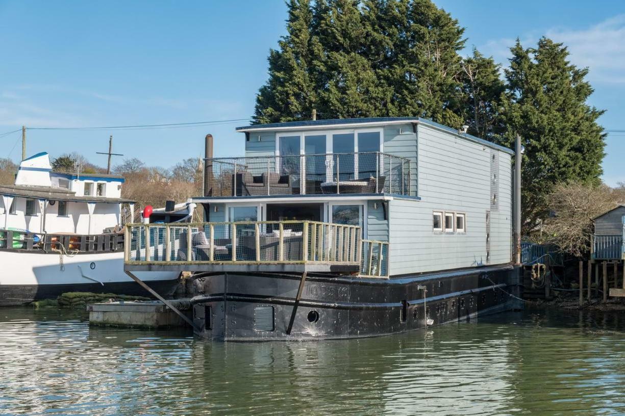 Houseboat Harbourside View Bed & Breakfast Newport  Bagian luar foto