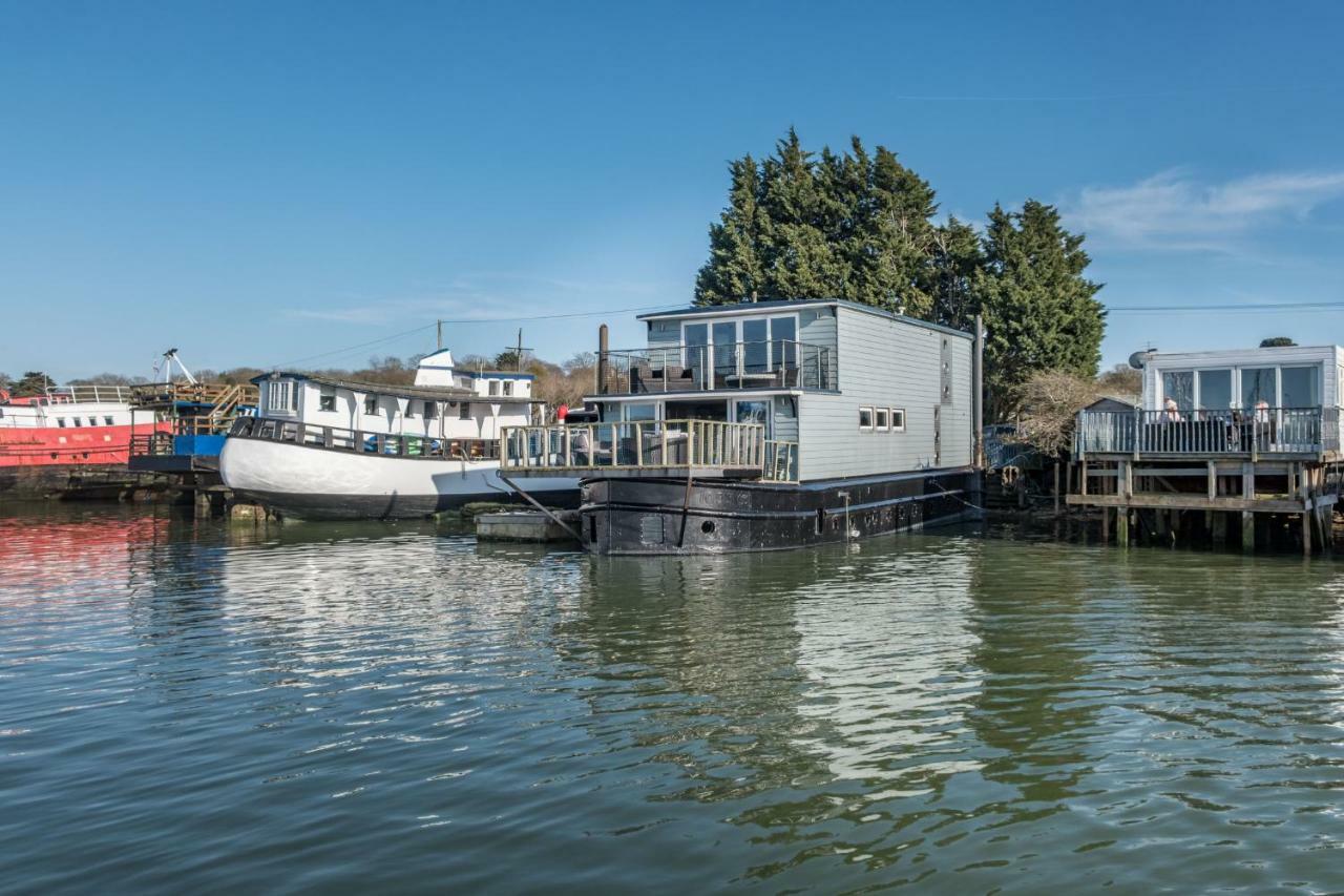 Houseboat Harbourside View Bed & Breakfast Newport  Bagian luar foto